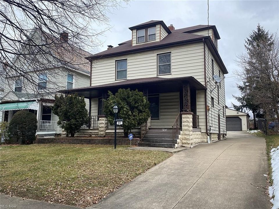 1st image of 921 E 150th St