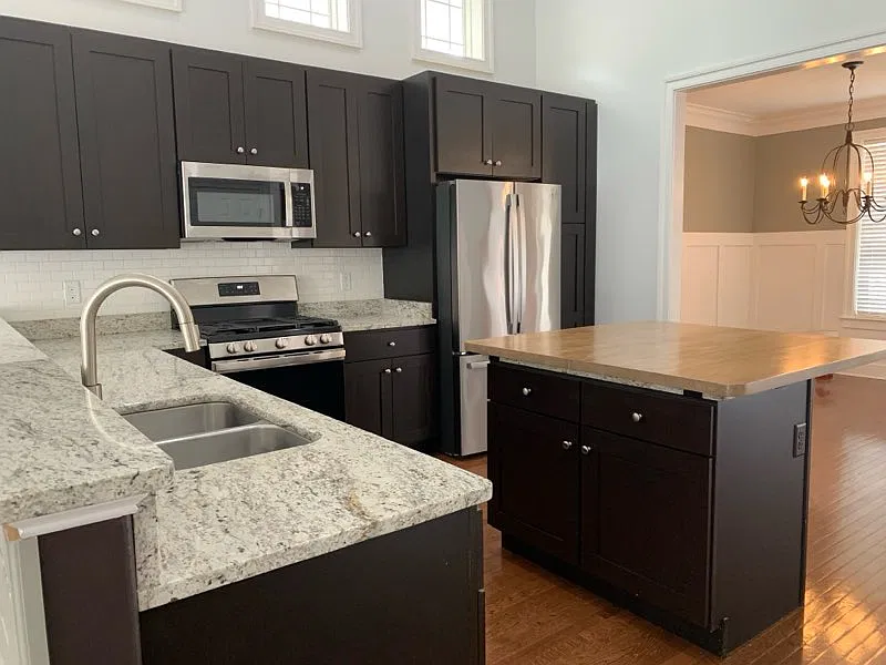 3 bed, 1700 sqft, $2,300 — Photo 4