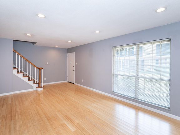 5th image of 844 Dumont Pl