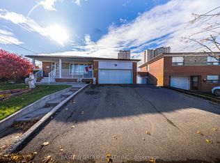 32 Forge Dr, Toronto, ON M3N2R3