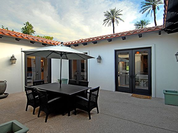 Private Cortyard in Entry 