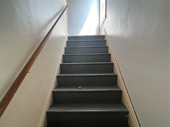 3rd image of 8409 Bancroft Ave