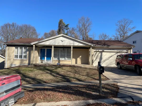 12836 Fox Hollow Ct, Florissant, MO 63033
