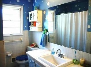 8230 Cherry St, Kansas City, MO 64131