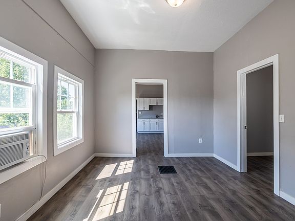 4th image of 814 S 27th St #1