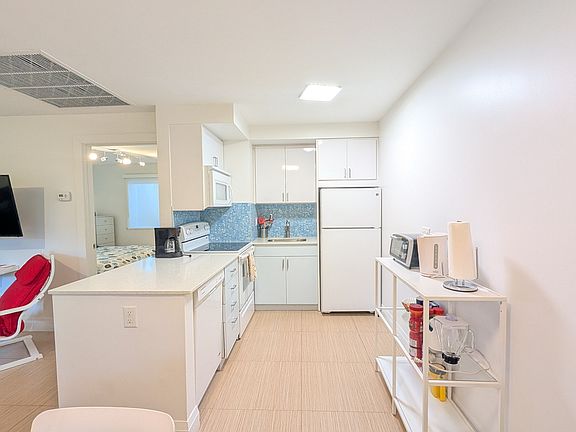 3rd image of 4324 N Ocean Dr #2