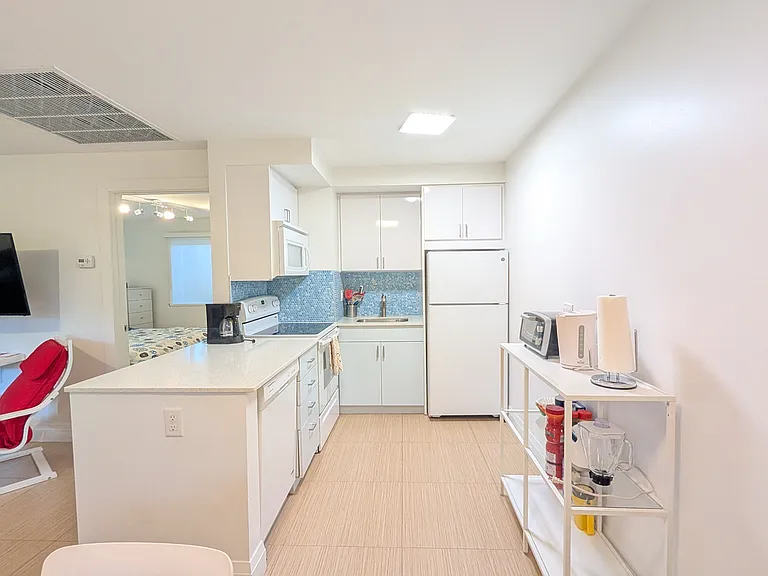 4324 N Ocean Dr #2 — Photo 3