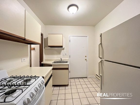 5th image of 821 W Cornelia Ave #821A-313
