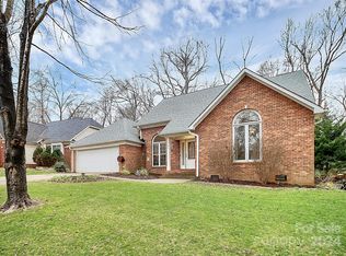 9122 Brocklehurst Ln, Charlotte, NC 28215