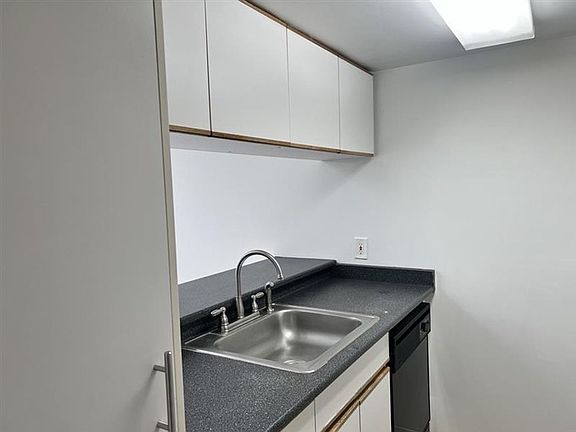 4th image of 1415 SW Park Ave APT 606