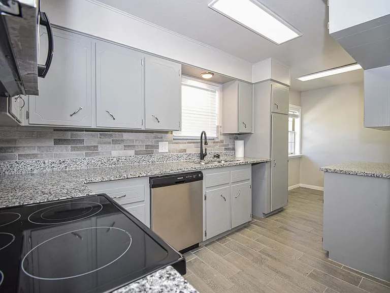 205 Tanglewood Rd — Photo 26