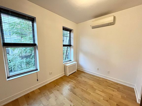 3rd image of 228 E 6th St APT 15