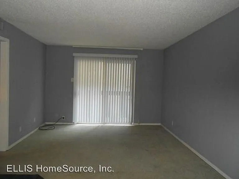 2 bed, 841 sqft, $1,400 — Photo 3
