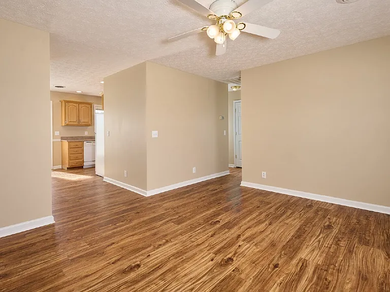 1006 Brooklyn Dr — Photo 2