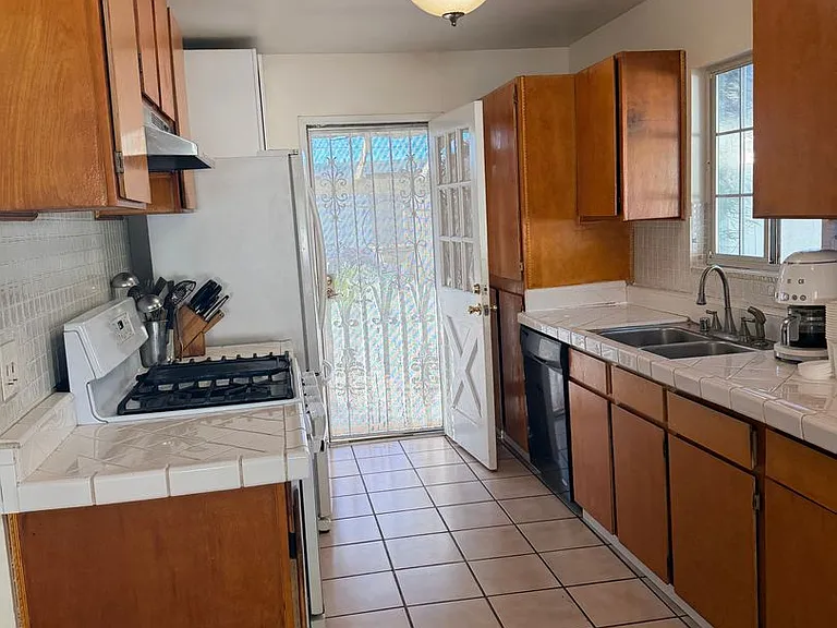 1 Orlando Ct — Photo 17
