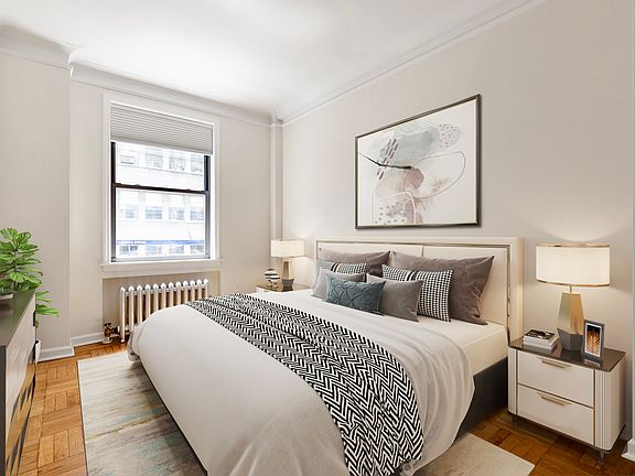 4th image of 55 W 55th St APT 3A