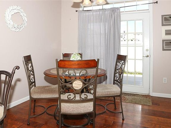 5th image of 2271 Colfax Ln #6