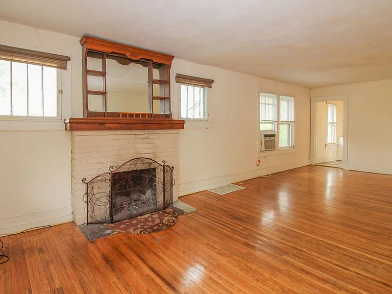 1721 Cliff Dr — Photo 3