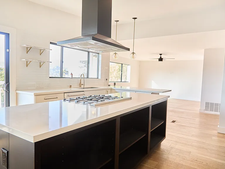 1133 Berkeley Dr — Photo 4