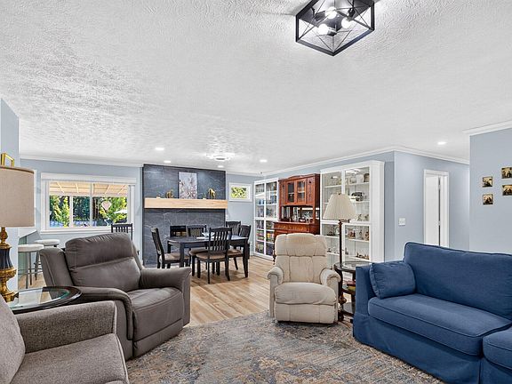 3rd image of 240 Finbrooke Road