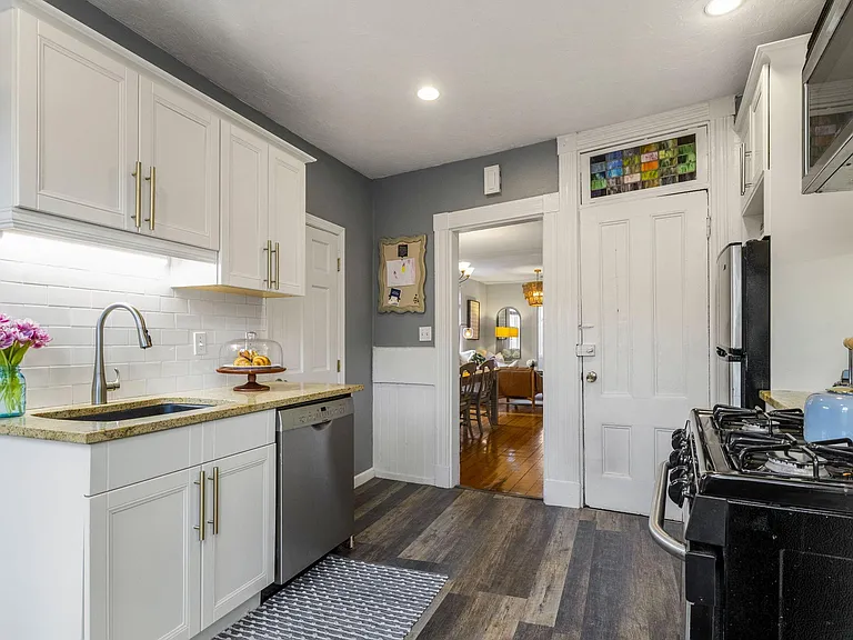 25 Pleasant St #3 — Photo 12