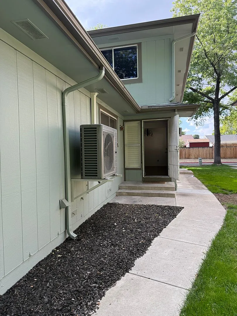 2-Bedroom Townhouse Near Shopping, Dining & Freeway Access — Photo 1
