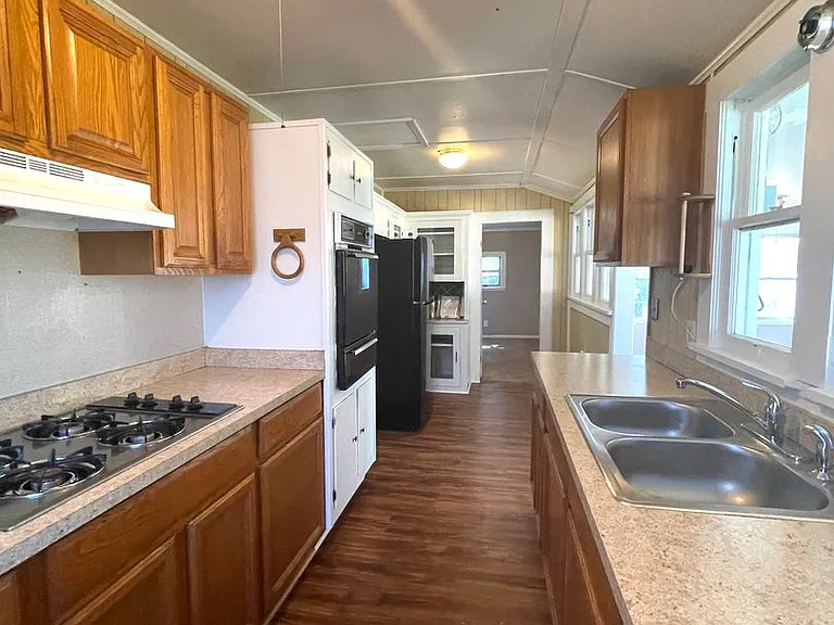 802 Missouri Ave — Photo 17