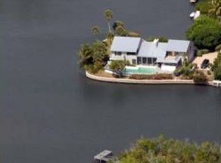 30 Simara St, Sewalls Pt, FL 34996