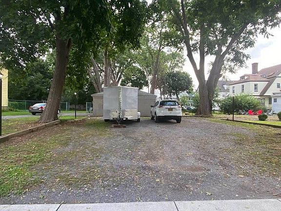 4th image of 161 S Lake Ave #1