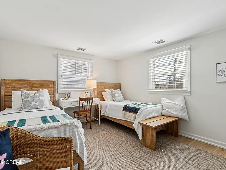 242 Osborne Ave — Photo 17
