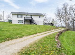 1070 Old State Rd, Manchester, OH 45144