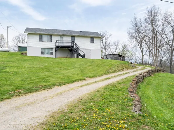 1070 Old State Rd, Manchester, OH 45144