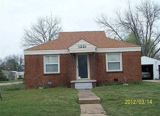 1221 W Elder Ave