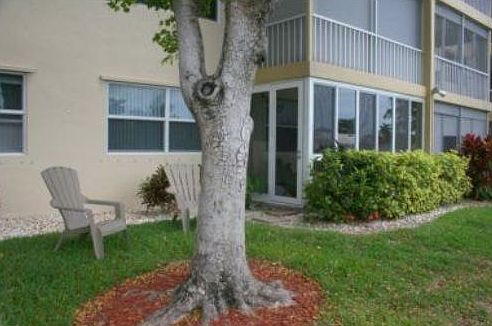5th image of 1200 SW 12th St APT 111