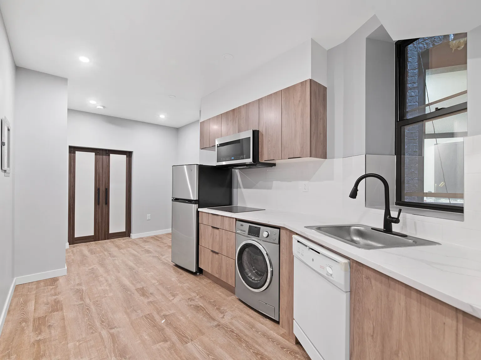 437 West 46th Street — Photo 4
