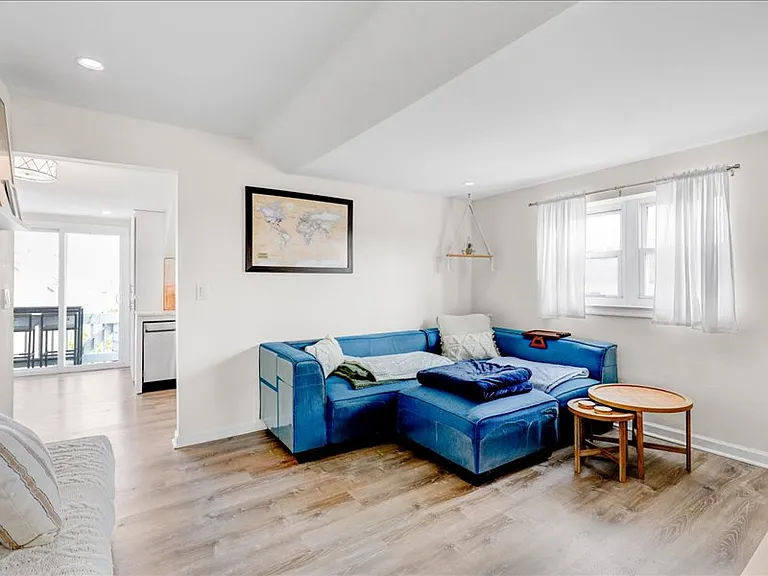 606 Beach Ave #3 — Photo 11