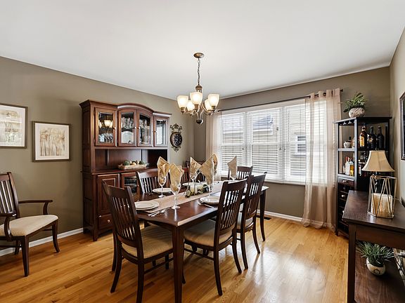 4th image of 759 Yorkshire Ln