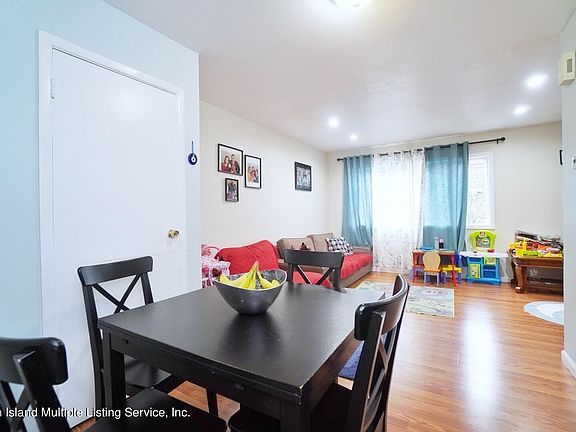 4th image of 22 Francine Ct #1