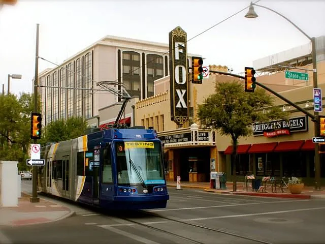 Two East Congress — Photo 9