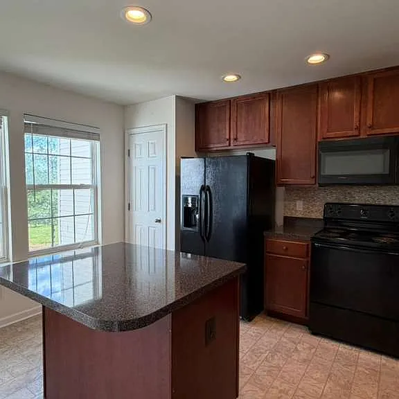 38 Lombard Ln — Photo 10