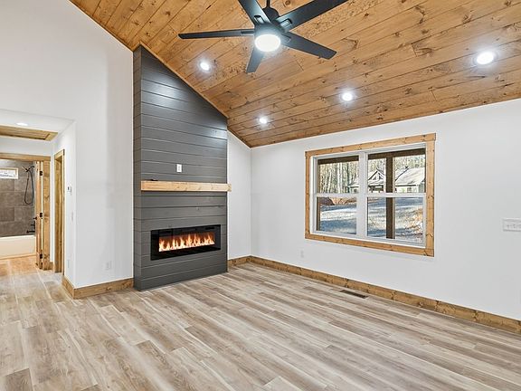3rd image of 1883 Newport Dr