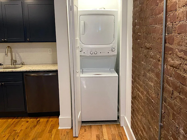 1100 Church St — Photo 16