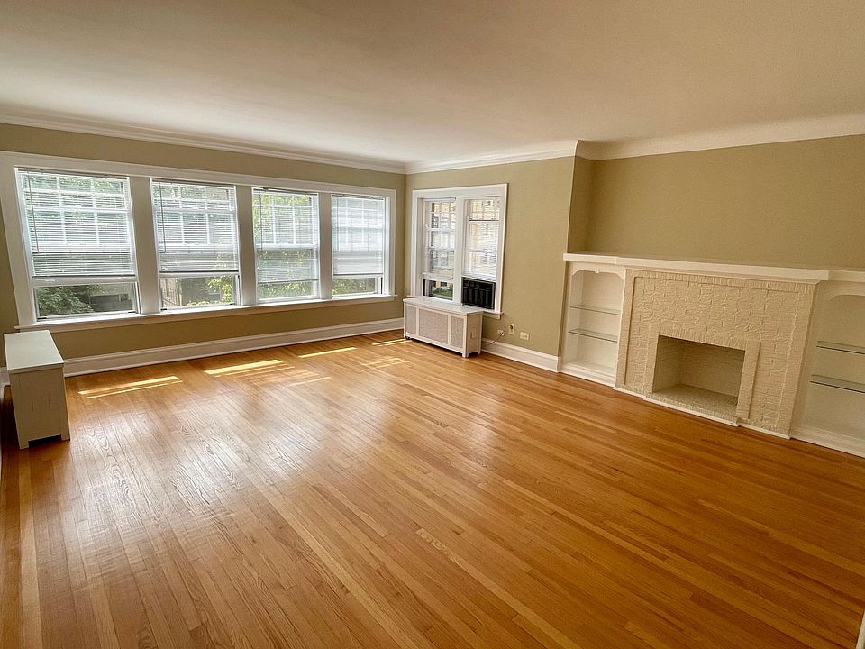 Huge sunny living room with fireplace