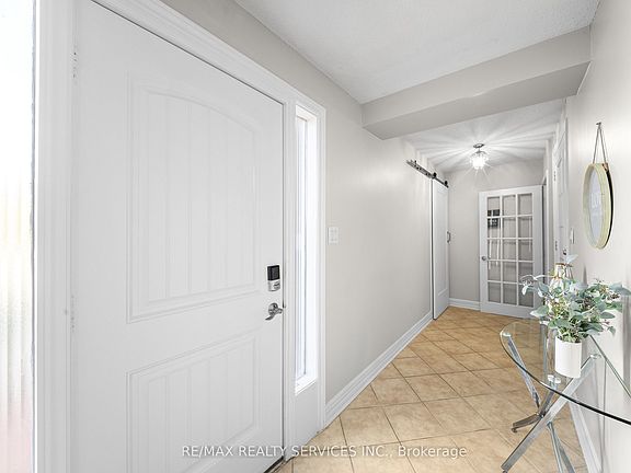 5th image of 28 Kingswood Dr