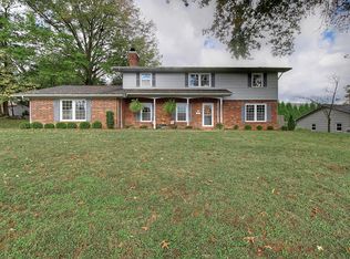 612 Hollyhill Rd, Johnson City, TN 37604