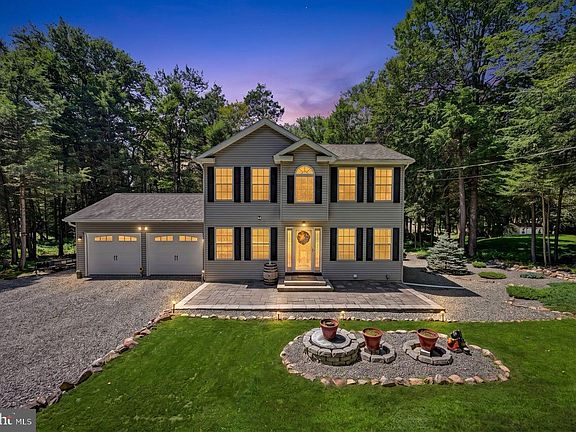 2nd image of 15 Lakeside Ln