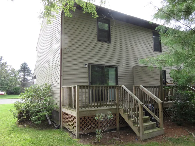244 Adams Ln — Photo 3