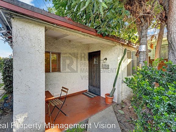 2nd image of 2910 Rosanna St #1/2