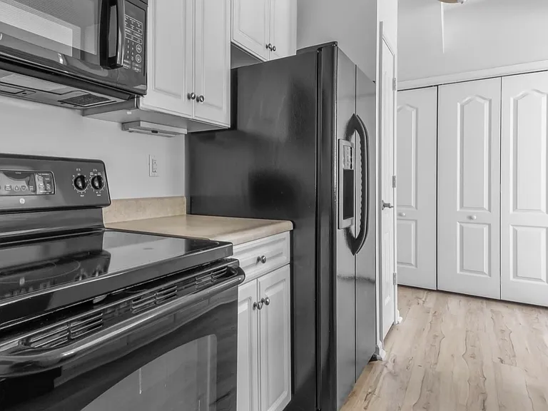 1180 Grace Hill Dr — Photo 7
