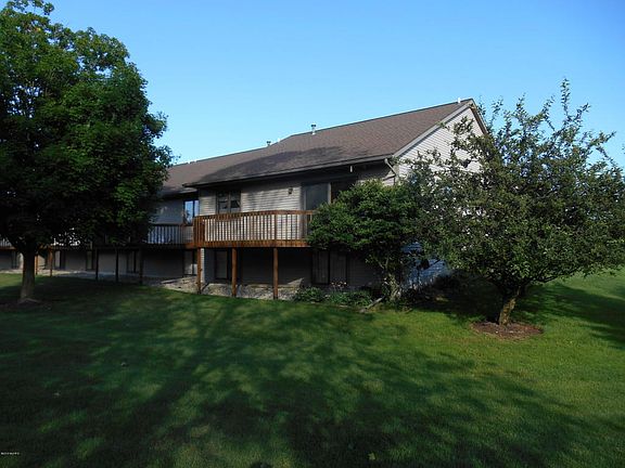 2nd image of 1775 Lakeview Dr